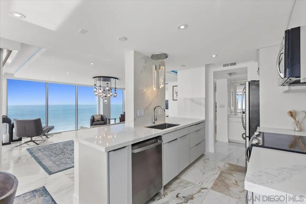 1830 Avenida Del Mundo #1210 Coronado, CA 92118