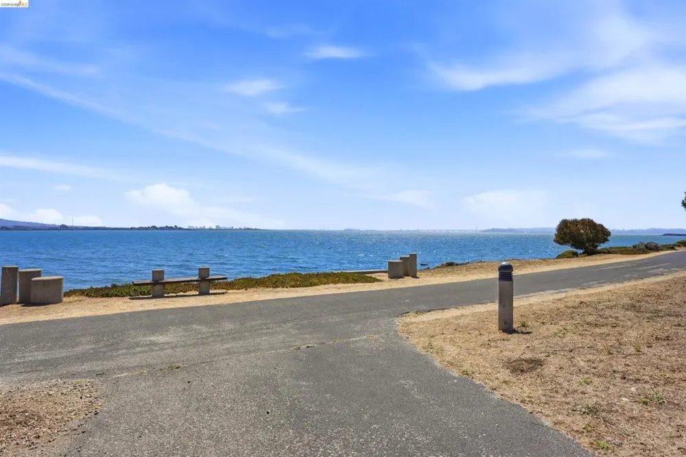 24 Southwind Cir Richmond, CA 94804