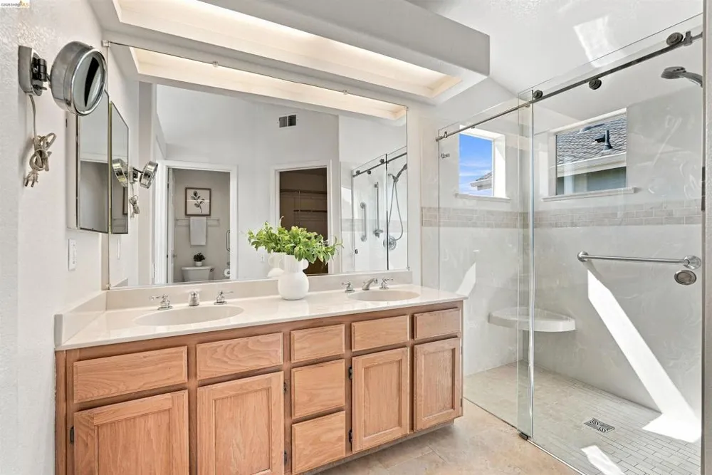 24 Southwind Cir Richmond, CA 94804