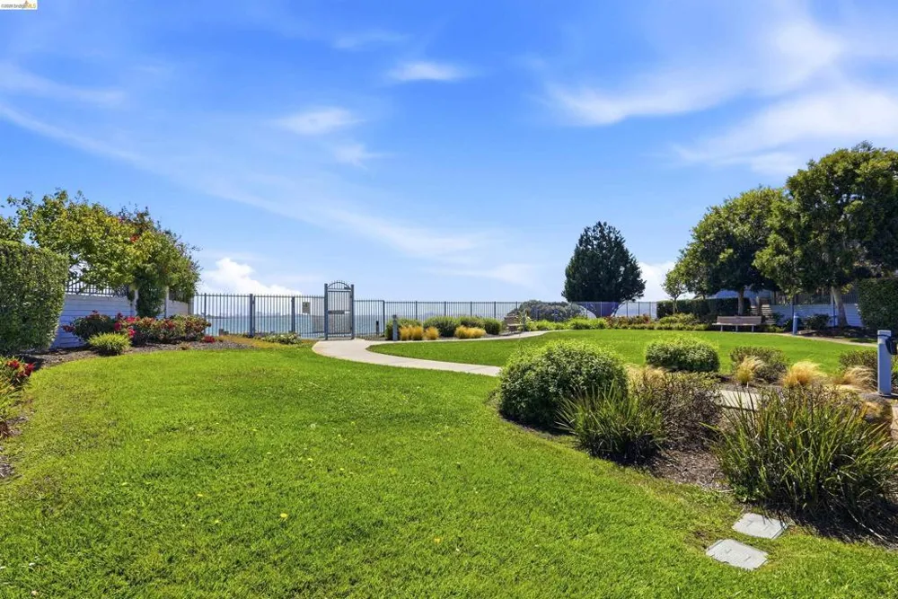 24 Southwind Cir Richmond, CA 94804