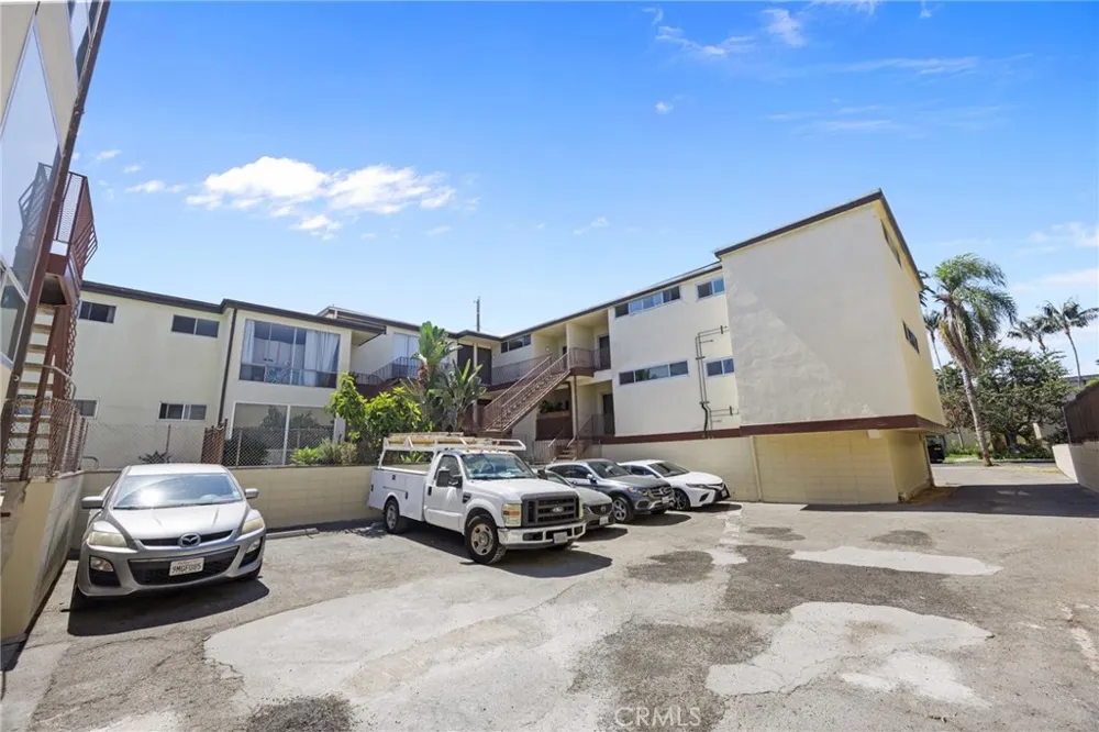 3750 Midvale Avenue Los Angeles, CA 90034