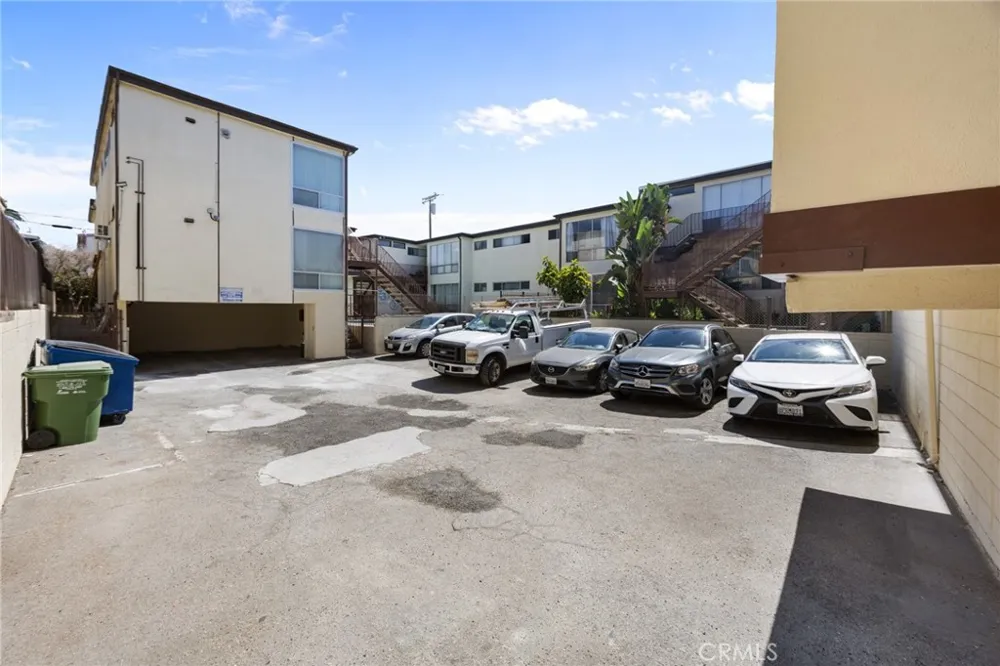 3750 Midvale Avenue Los Angeles, CA 90034