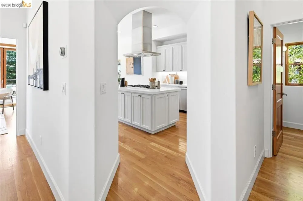 6733 Longwalk Dr Oakland, CA 94611