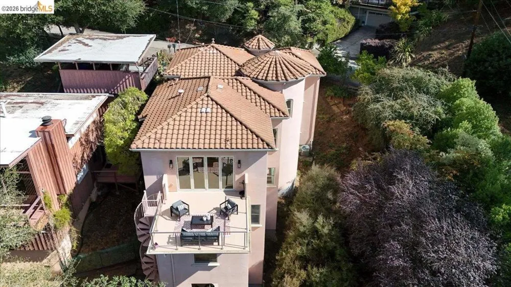 6733 Longwalk Dr Oakland, CA 94611