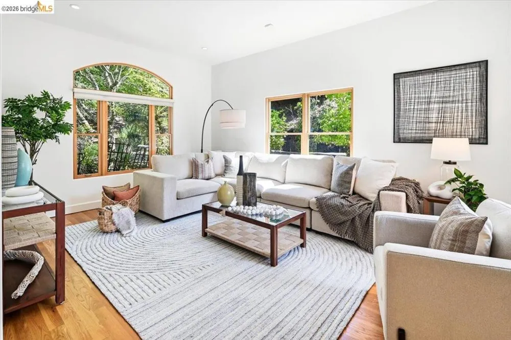 6733 Longwalk Dr Oakland, CA 94611