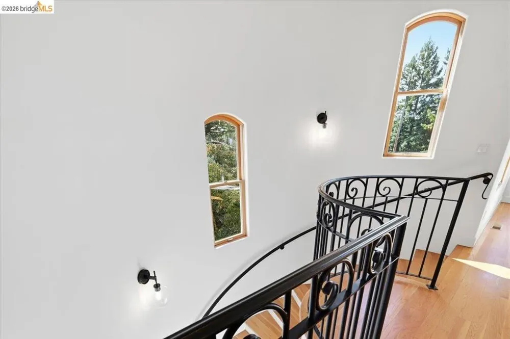 6733 Longwalk Dr Oakland, CA 94611