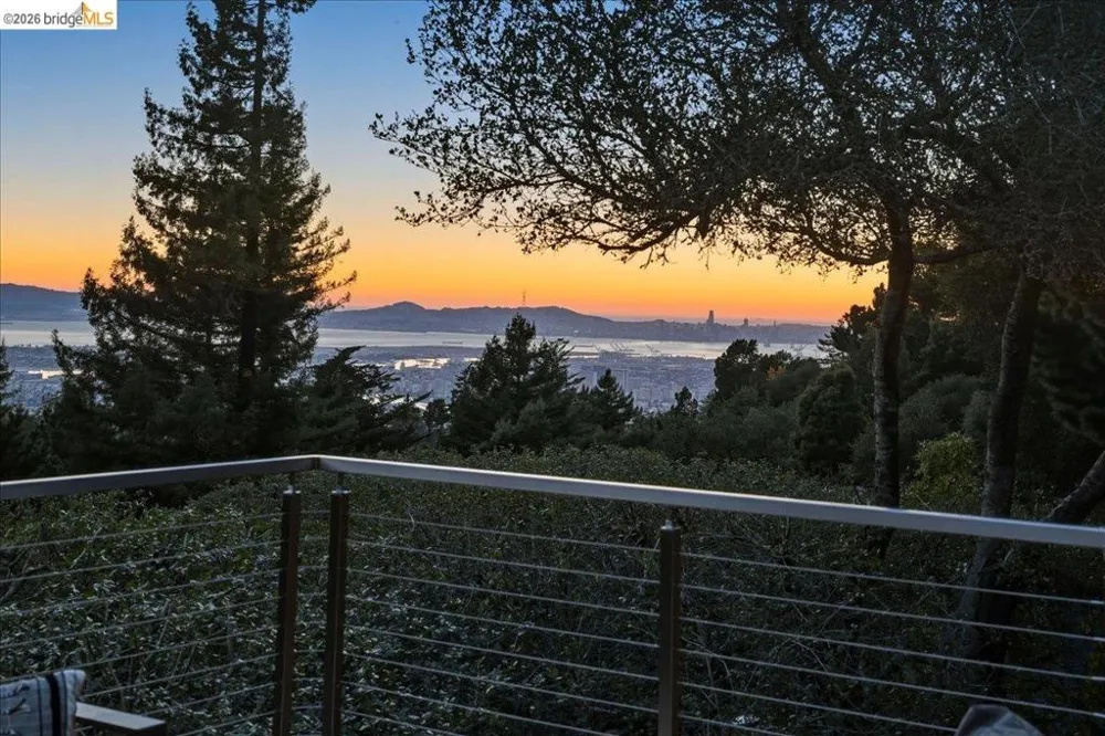 6733 Longwalk Dr Oakland, CA 94611