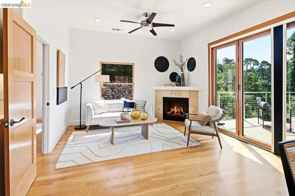 6733 Longwalk Dr Oakland, CA 94611