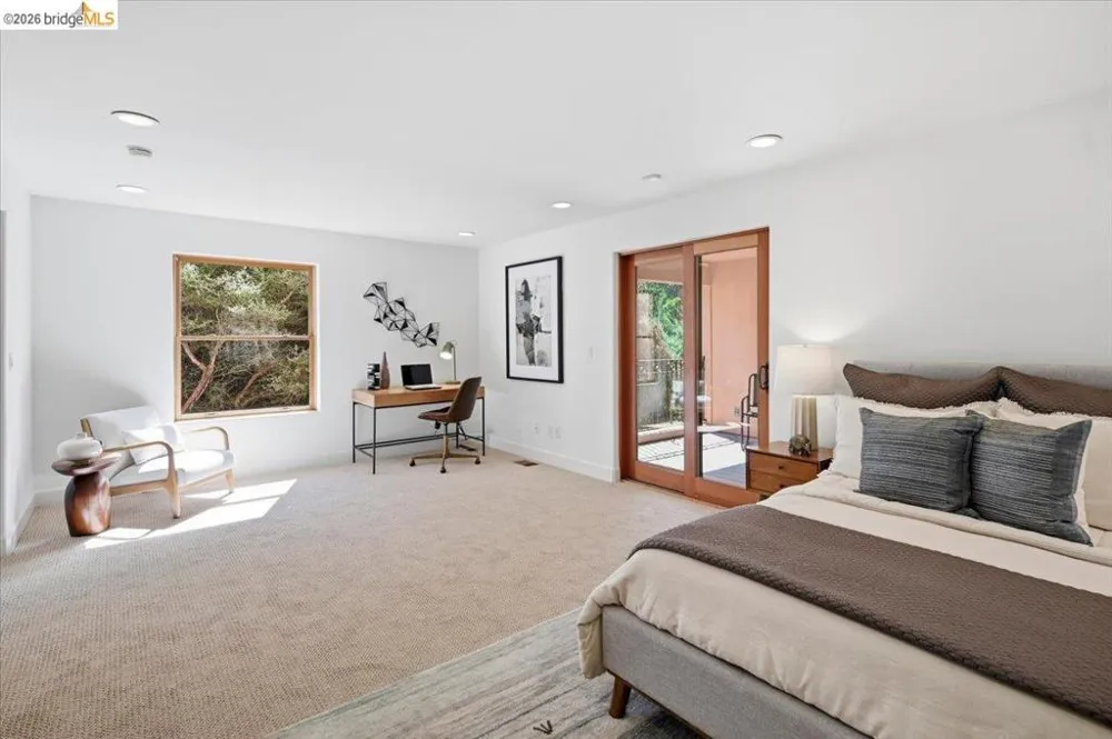 6733 Longwalk Dr Oakland, CA 94611