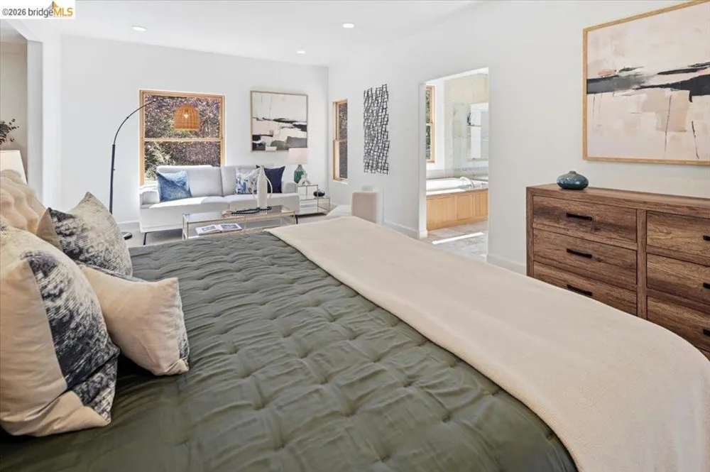 6733 Longwalk Dr Oakland, CA 94611