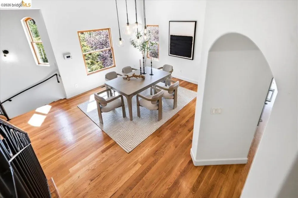 6733 Longwalk Dr Oakland, CA 94611