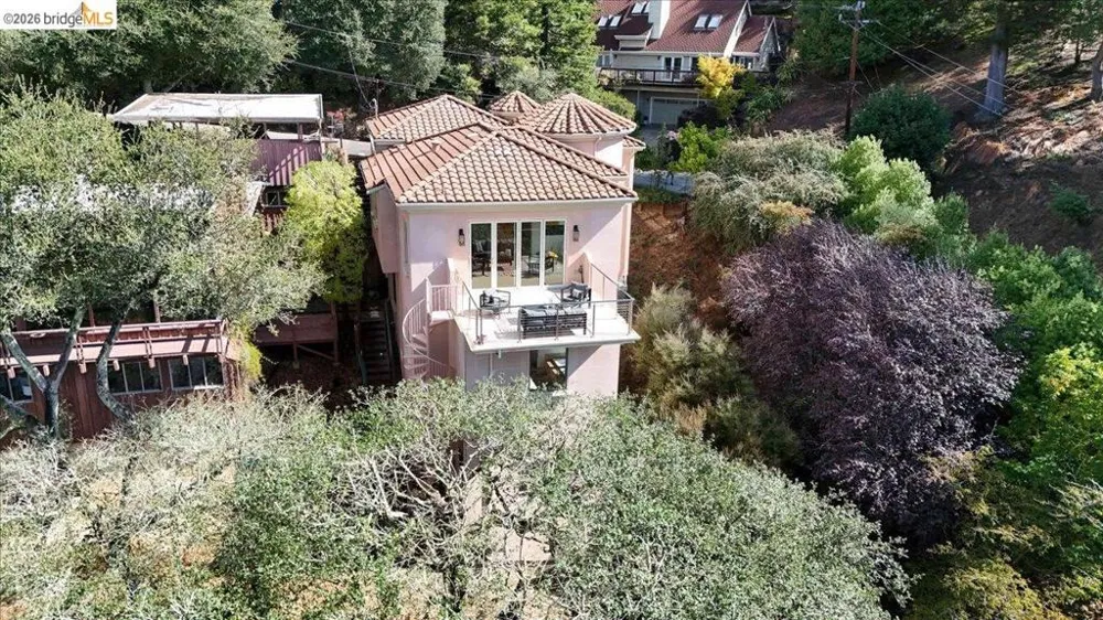 6733 Longwalk Dr Oakland, CA 94611