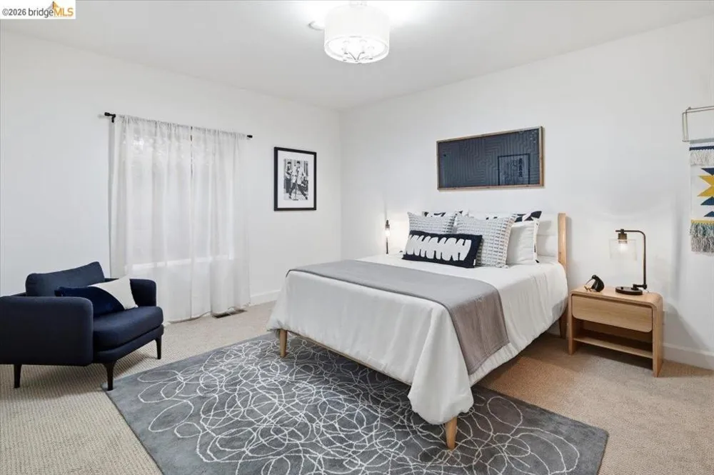 6733 Longwalk Dr Oakland, CA 94611