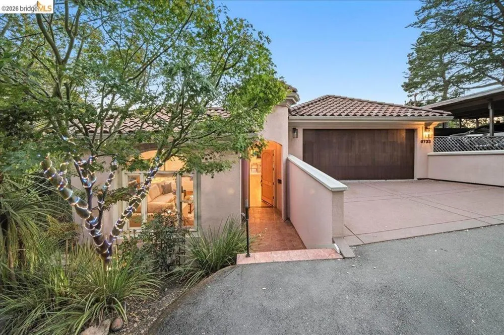 6733 Longwalk Dr Oakland, CA 94611