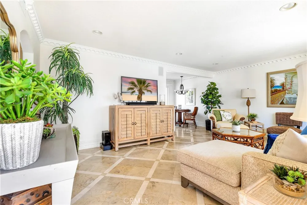 329 Marguerite Avenue #3 Corona del Mar, CA 92625