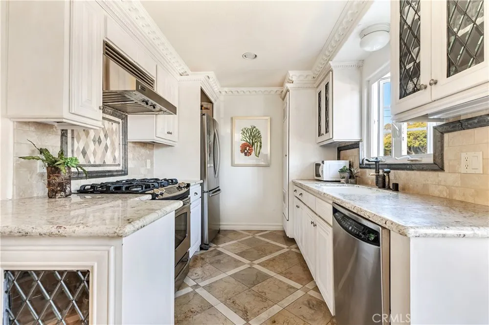 329 Marguerite Avenue #3 Corona del Mar, CA 92625