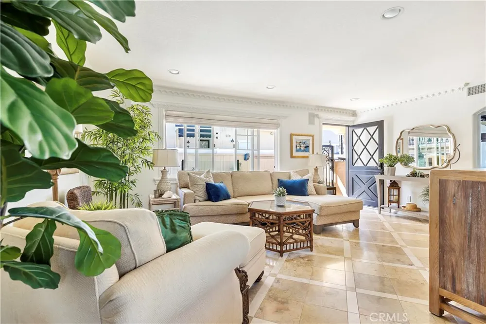 329 Marguerite Avenue #3 Corona del Mar, CA 92625