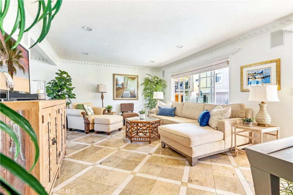 329 Marguerite Avenue #3 Corona del Mar, CA 92625
