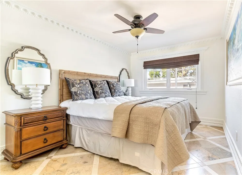 329 Marguerite Avenue #3 Corona del Mar, CA 92625