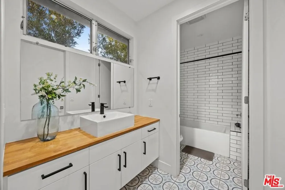 3731 Toland Way Los Angeles, CA 90065