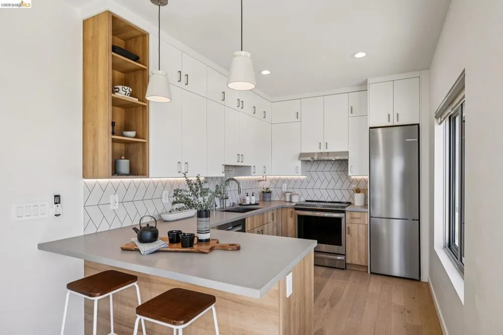 14001 Skyline Blvd Oakland, CA 94619
