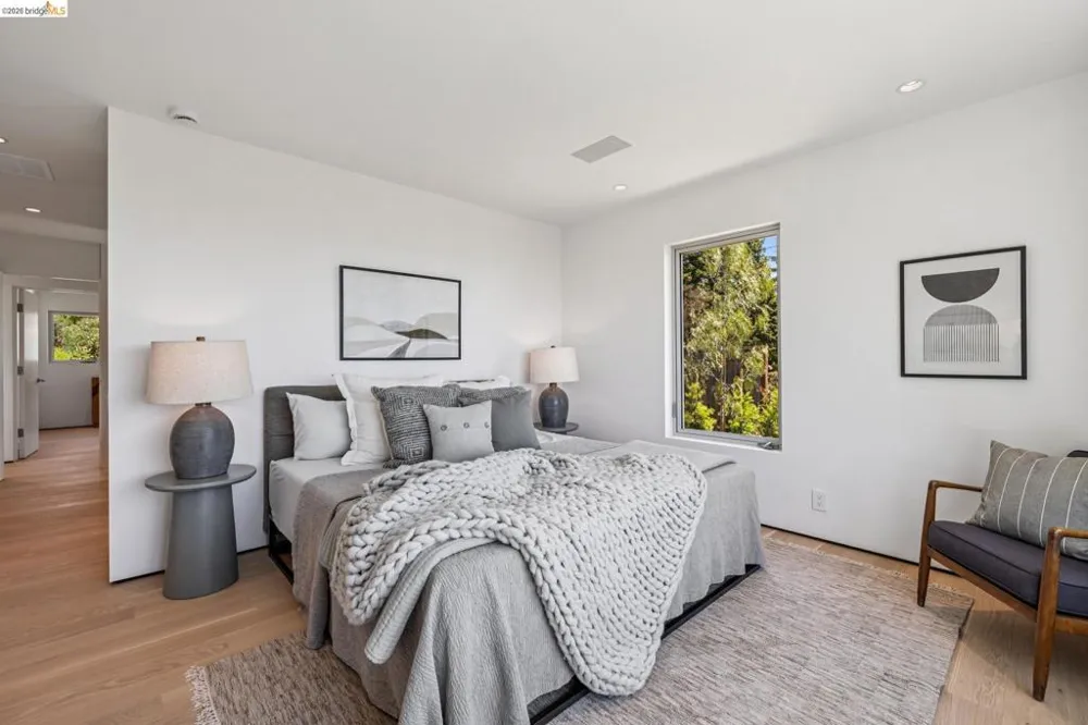 14001 Skyline Blvd Oakland, CA 94619