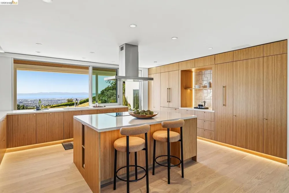 14001 Skyline Blvd Oakland, CA 94619