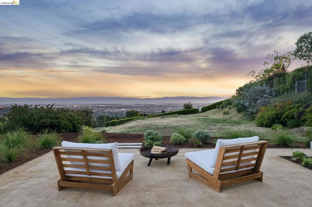14001 Skyline Blvd Oakland, CA 94619