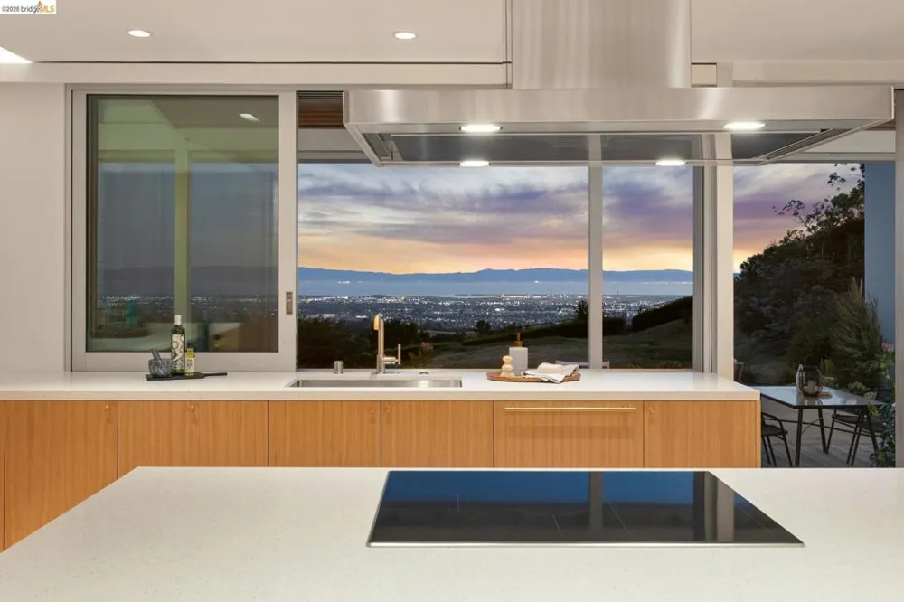 14001 Skyline Blvd Oakland, CA 94619