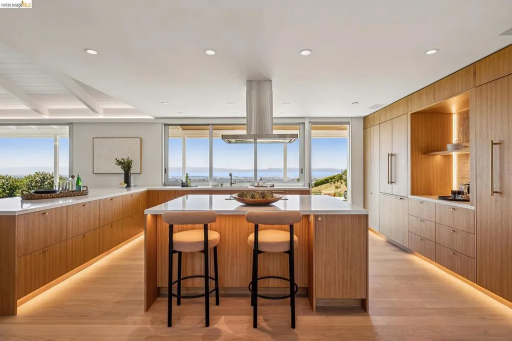 14001 Skyline Blvd Oakland, CA 94619