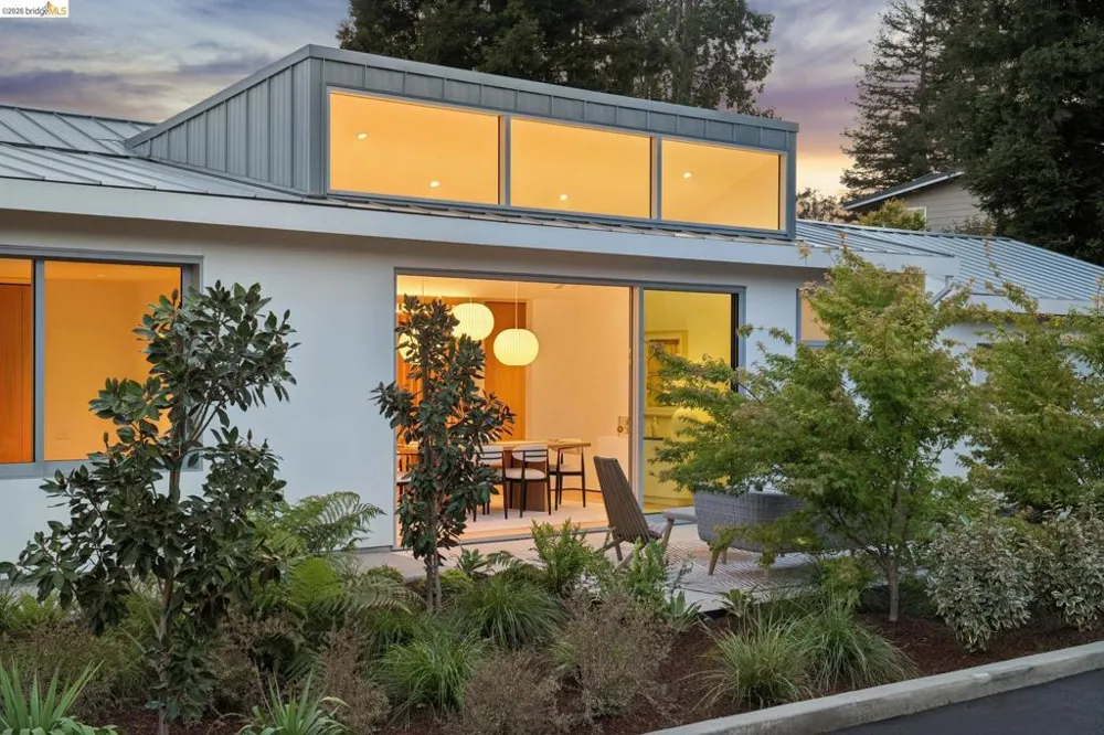 14001 Skyline Blvd Oakland, CA 94619