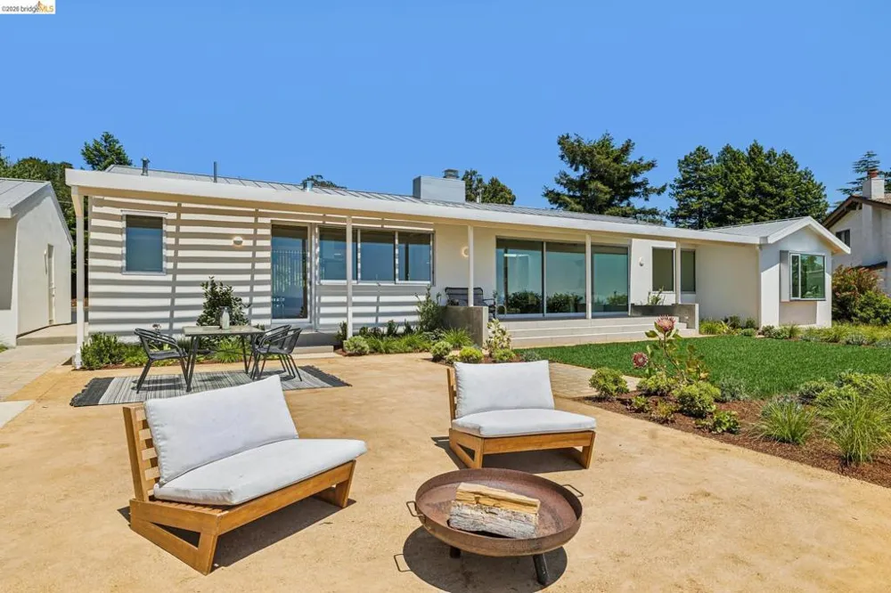 14001 Skyline Blvd Oakland, CA 94619