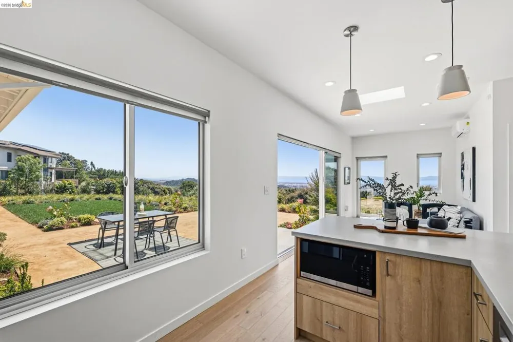 14001 Skyline Blvd Oakland, CA 94619