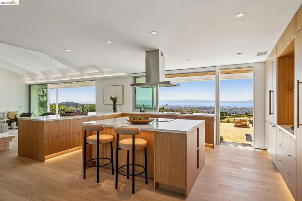 14001 Skyline Blvd Oakland, CA 94619