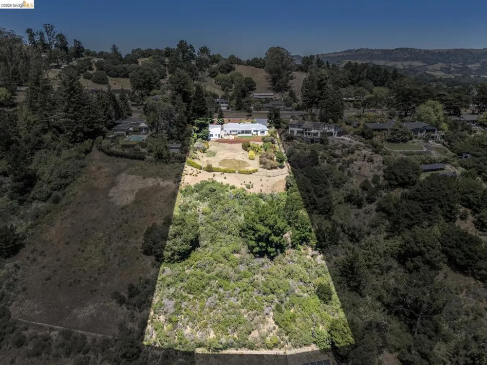 14001 Skyline Blvd Oakland, CA 94619