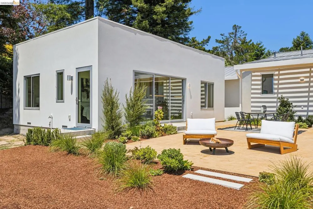14001 Skyline Blvd Oakland, CA 94619