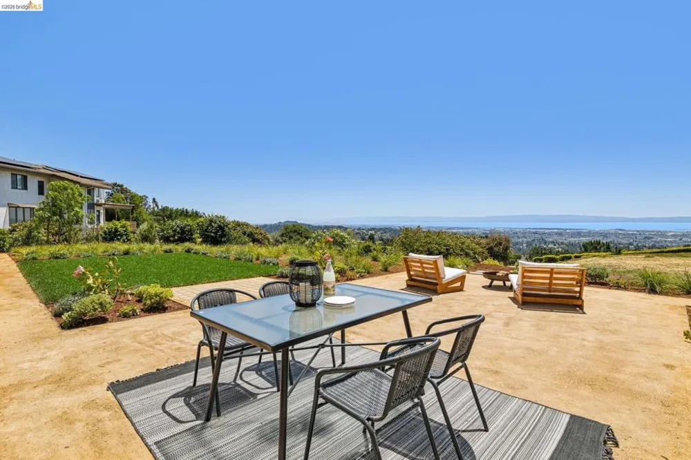 14001 Skyline Blvd Oakland, CA 94619