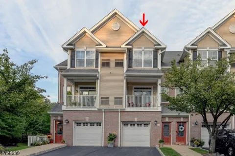 102 River Pl