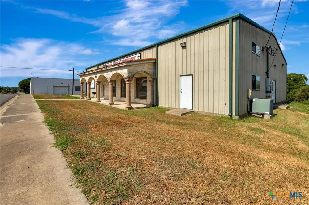 207 S Moody Street Victoria, TX 77901