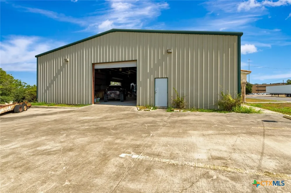 207 S Moody Street Victoria, TX 77901