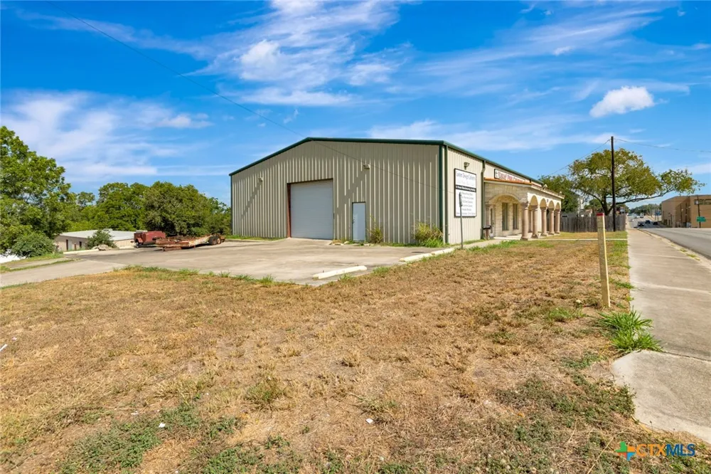 207 S Moody Street Victoria, TX 77901