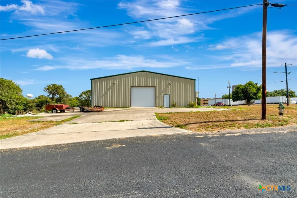 207 S Moody Street Victoria, TX 77901