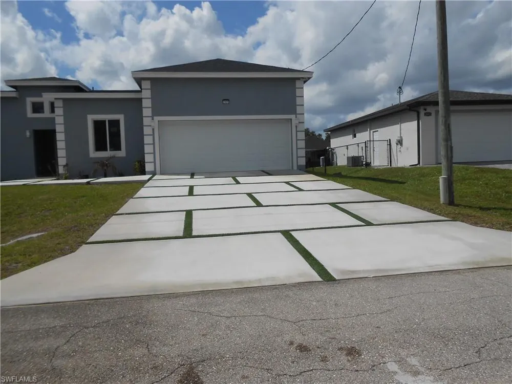 2809 55th Street W Lehigh Acres, FL 33971
