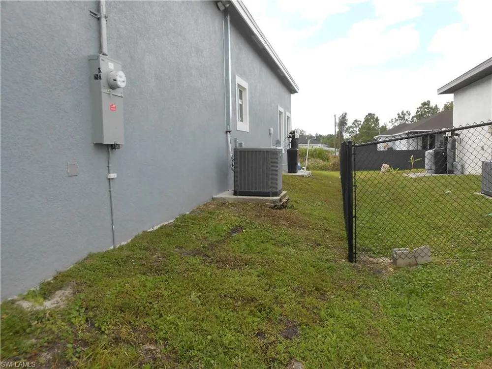 2809 55th Street W Lehigh Acres, FL 33971
