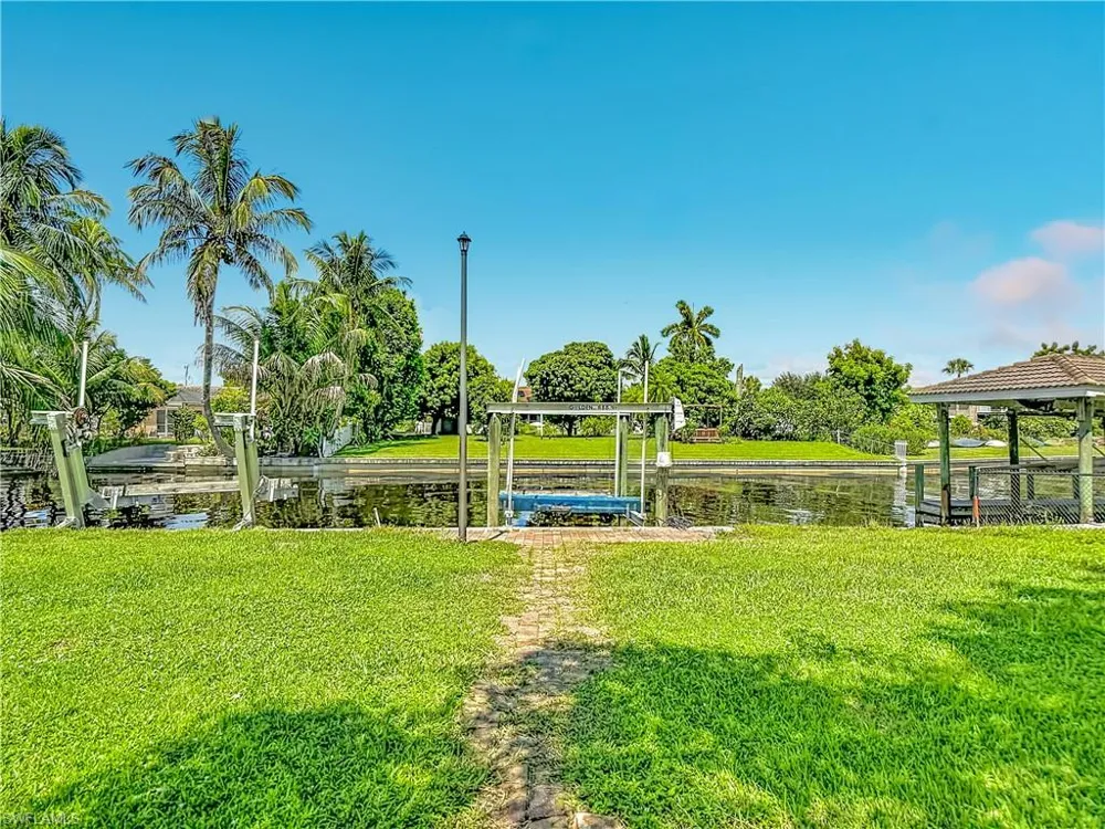 1864 Marina Circle North Fort Myers, FL 33903