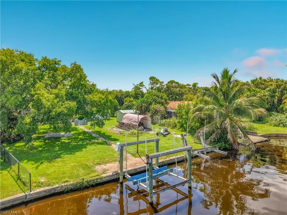 1864 Marina Circle North Fort Myers, FL 33903