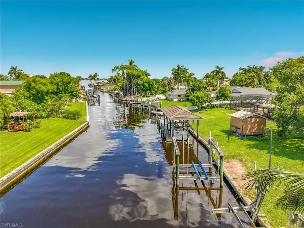 1864 Marina Circle North Fort Myers, FL 33903