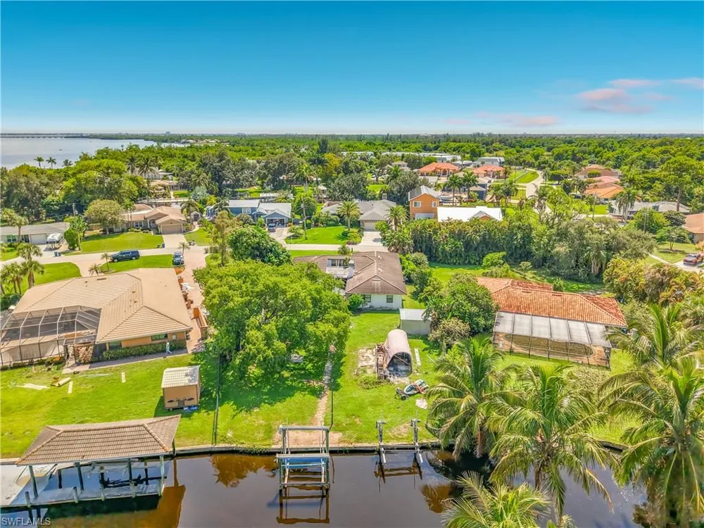 1864 Marina Circle North Fort Myers, FL 33903