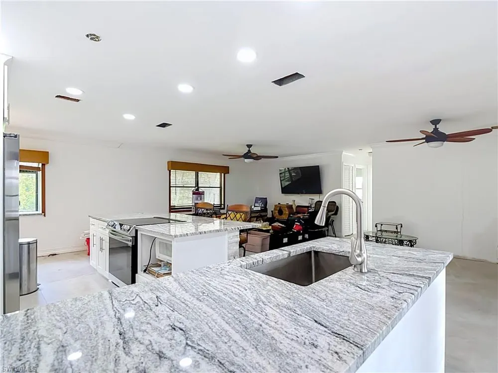 1864 Marina Circle North Fort Myers, FL 33903