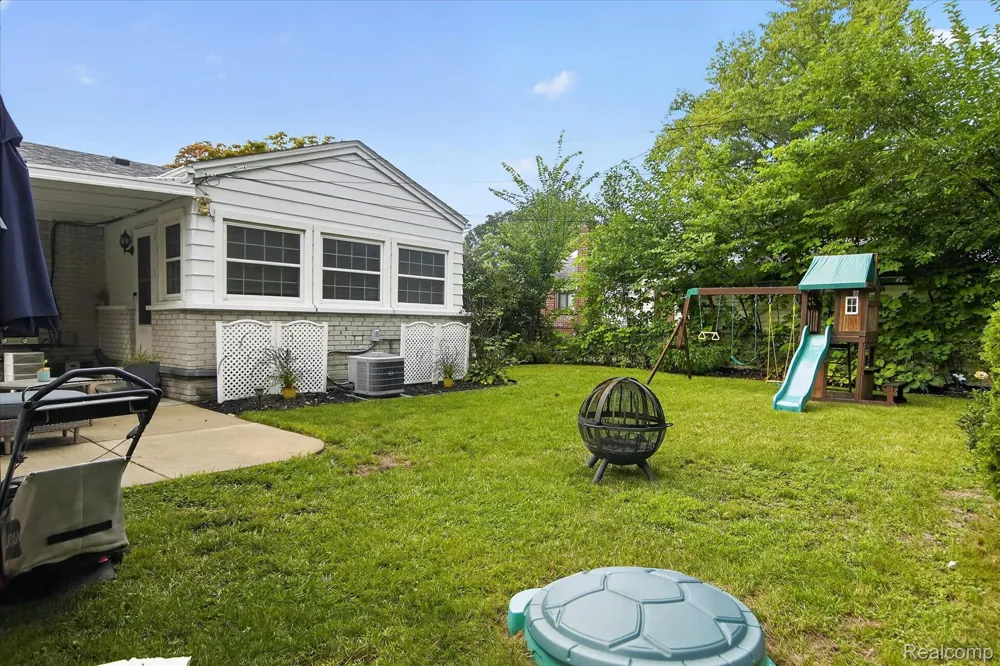 29848 Hathaway Street Livonia City, MI 48150